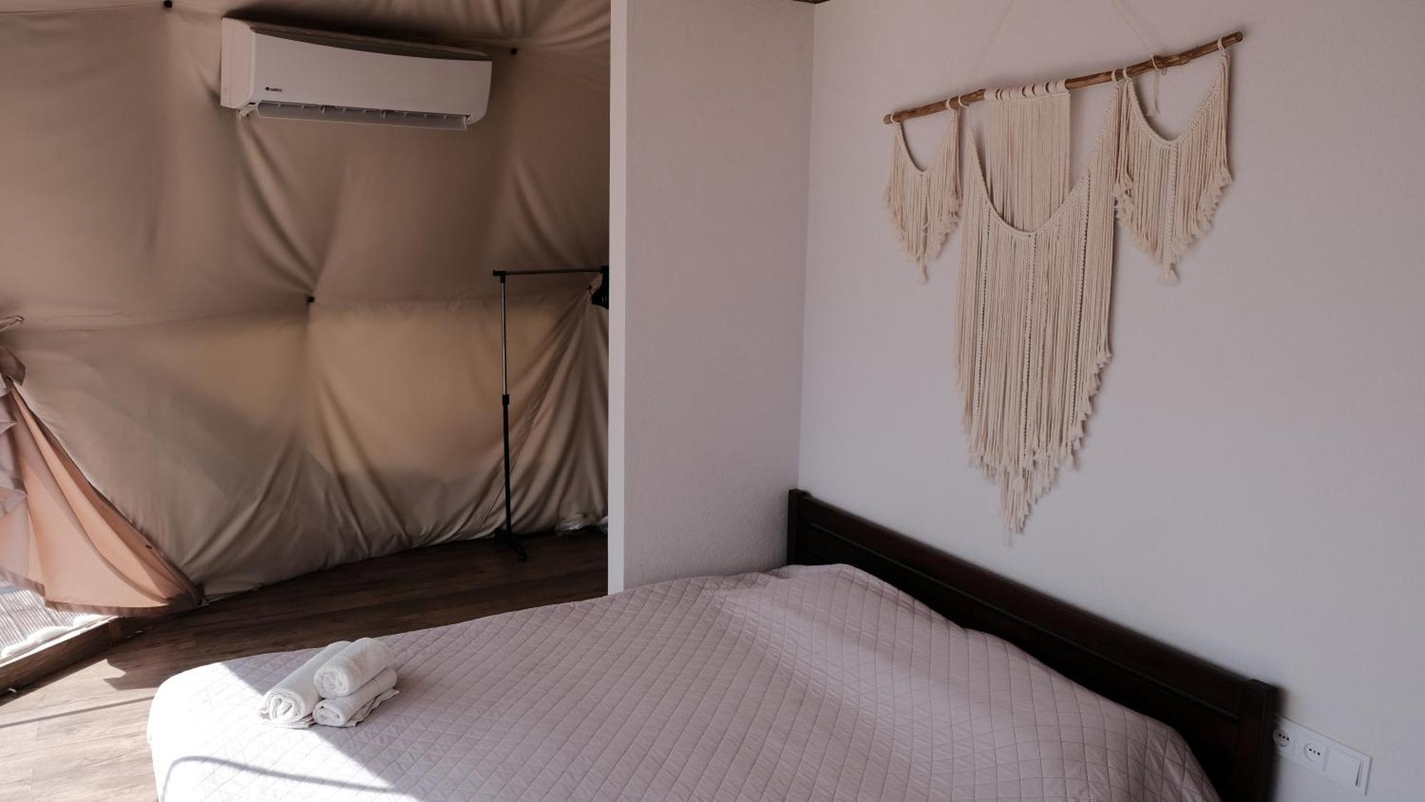 Глемпінг Де Вайб Hotel วอรอคตา ห้อง รูปภาพ